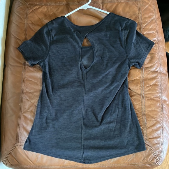Old Navy Active tee - Picture 3 of 3